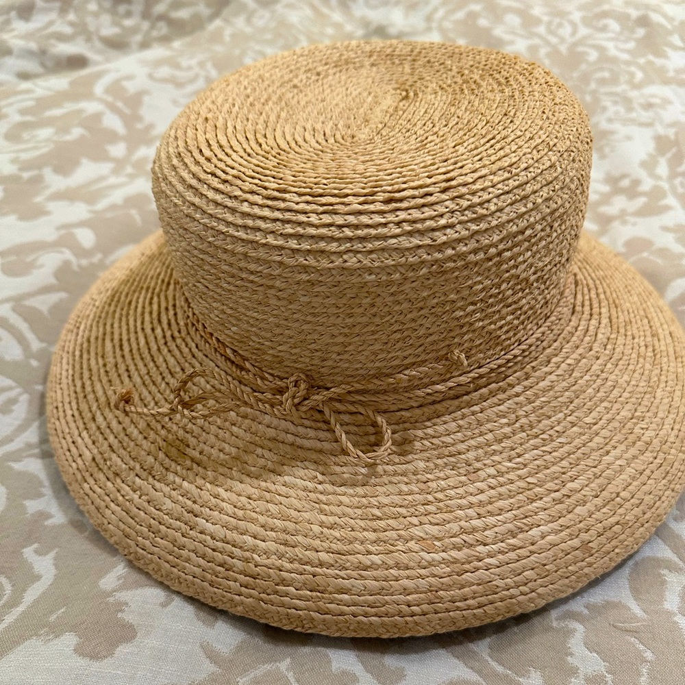 Helen Kaminski Straw Hat- perfect condition